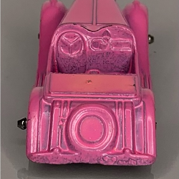 Tootsie Toy MG Roadster Pink - Picture 6 of 7